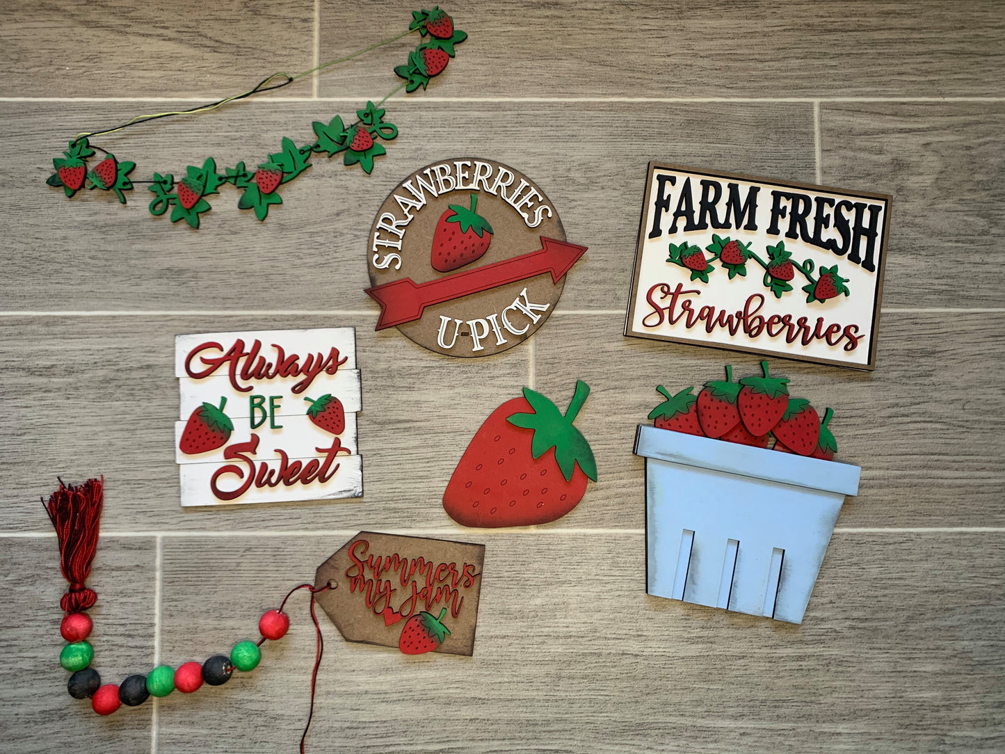 3D Tiered Tray Decor - Strawberry