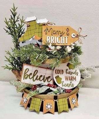 3D Tiered Tray Decor - Christmas Plaid