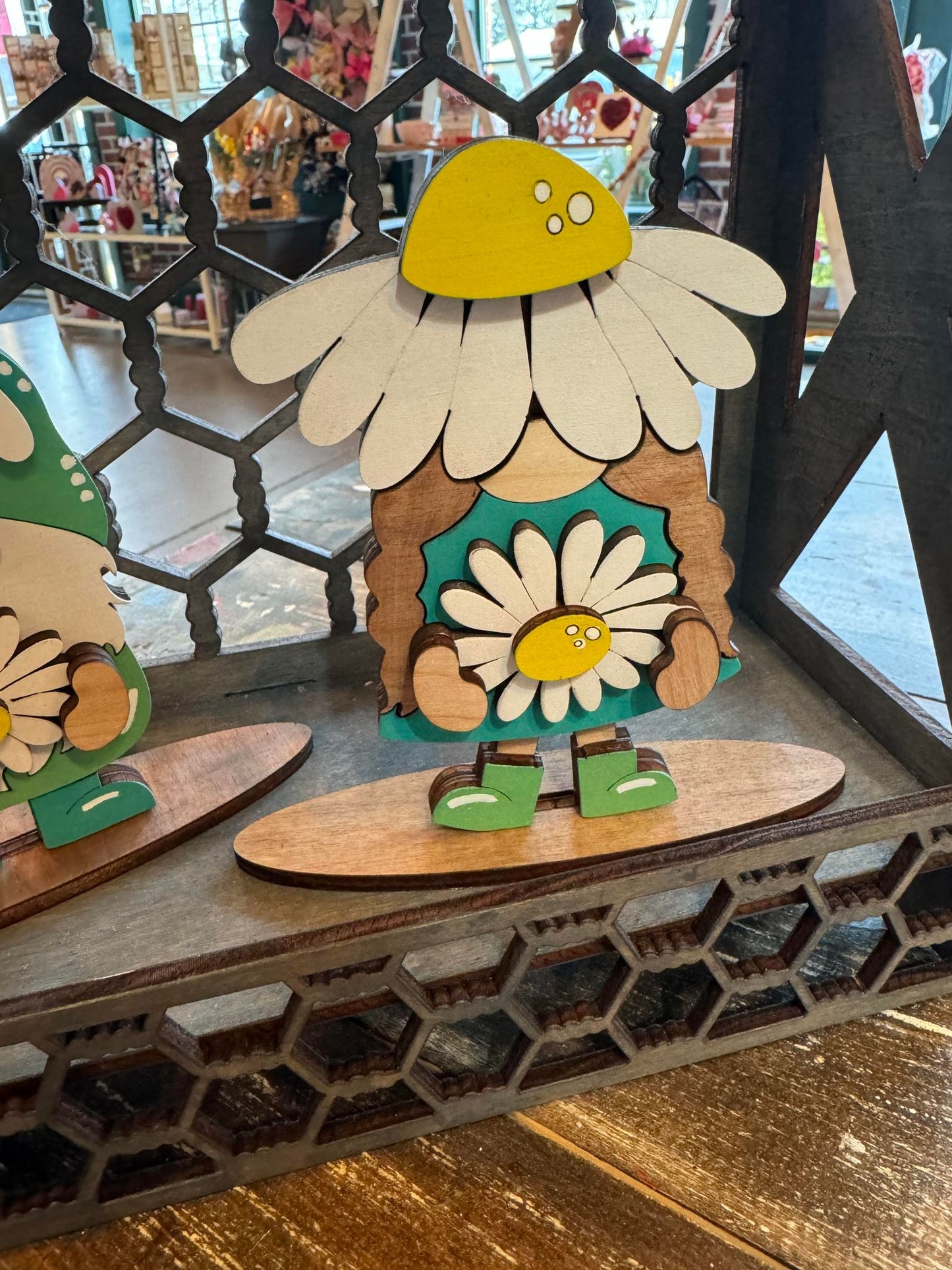 3D Daisy Standing Small Gnomes