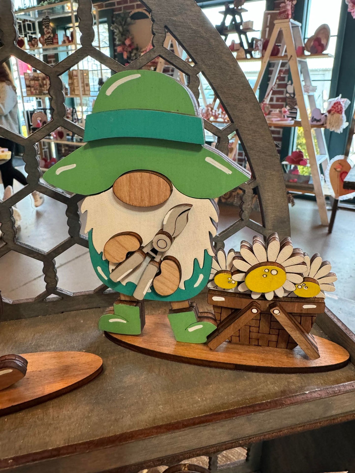 3D Daisy Standing Small Gnomes