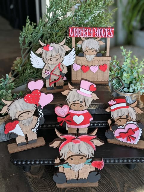 3D Standing Valentine's Day Cows