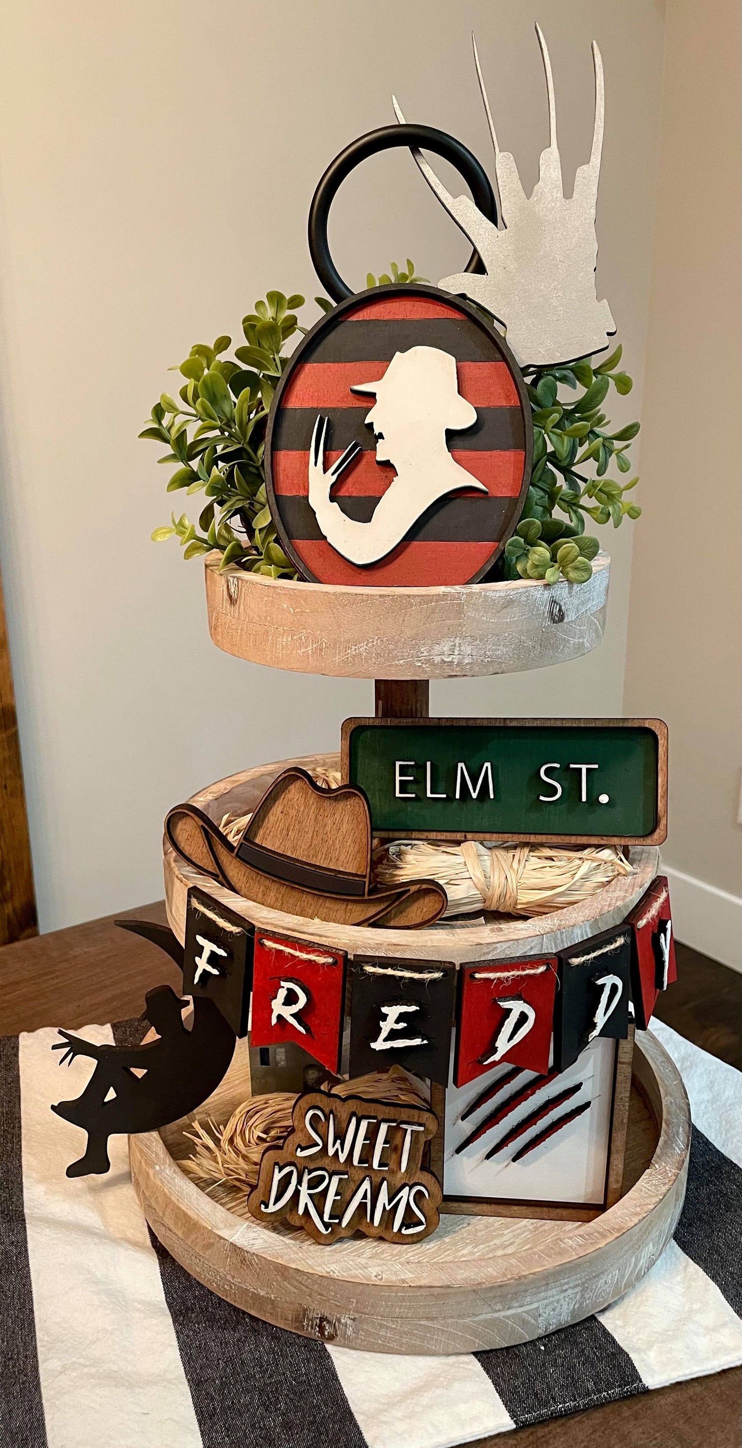 3D Tiered Tray Decor - Freddy