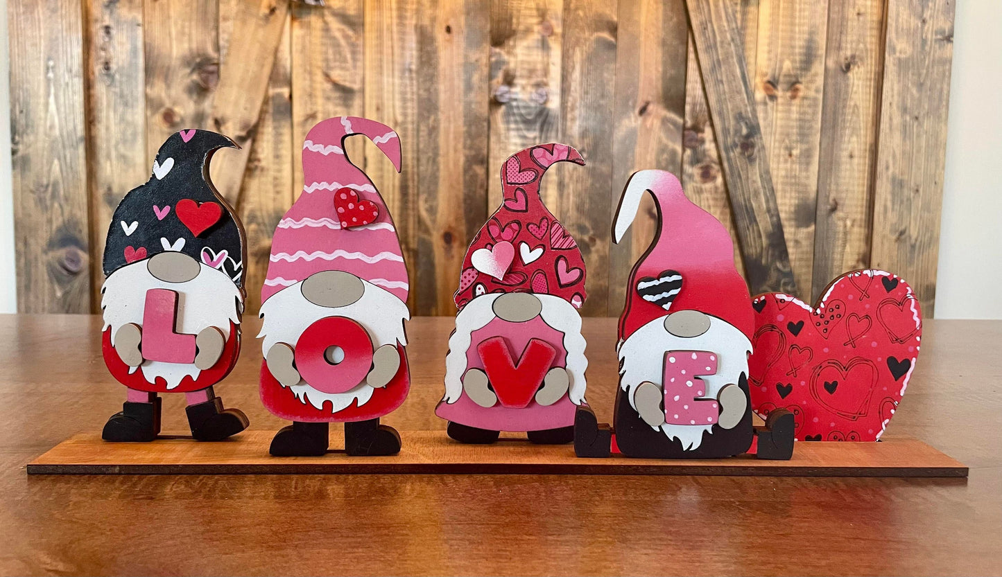 3D Standing Love Gnomes