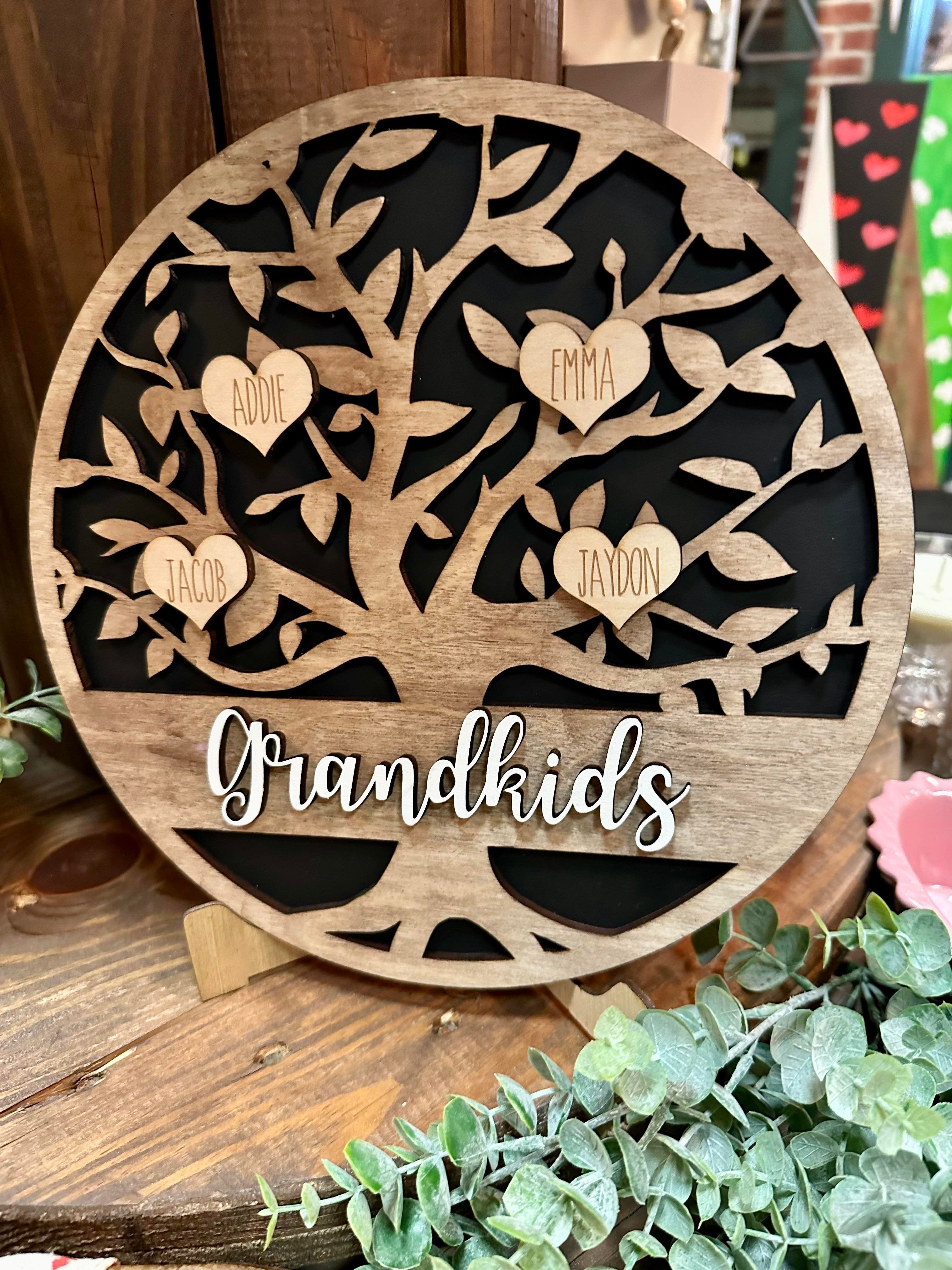 3D Customizable Round Tree with Name Hearts