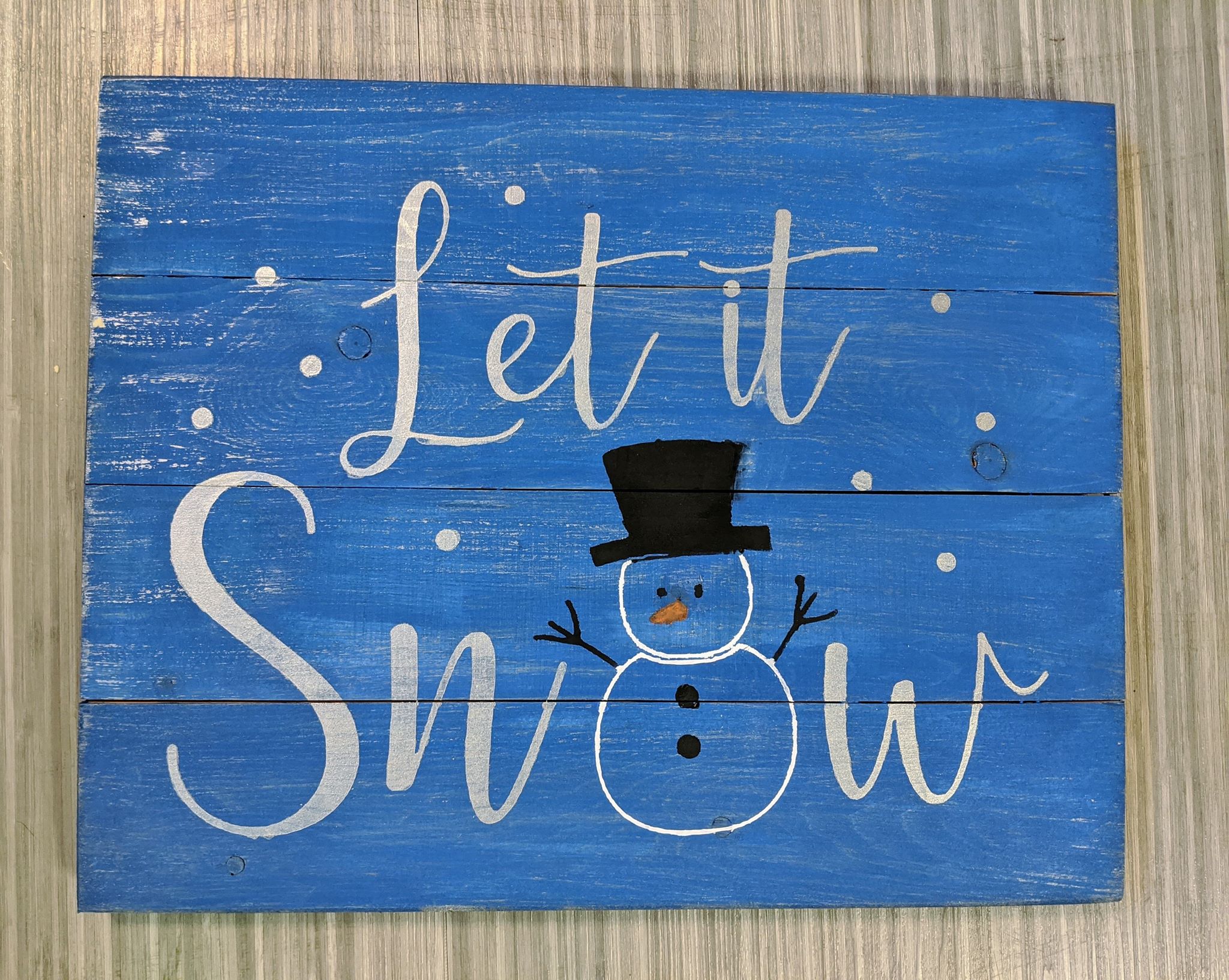 Let it snow with snowman in O